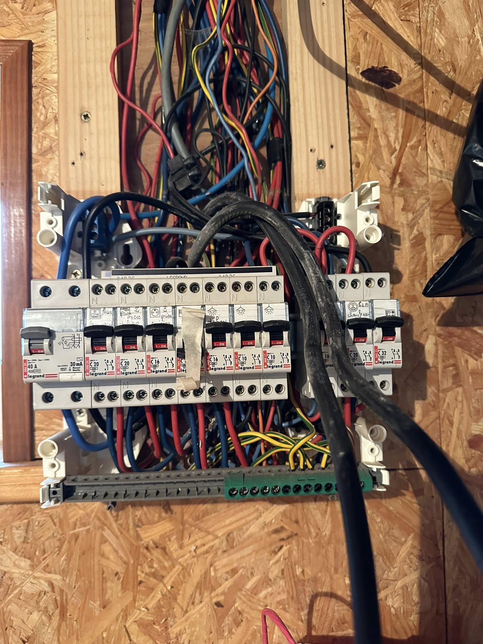 Remplacement d'un compteur électrique pour un client en Auvergne. Remplacement d'un compteur électrique pour un client en Auvergne. par ELECmt Frédéric Apert Électricité Générale en Auvergne Puy de Dôme - Chatel-Guyon - Riom