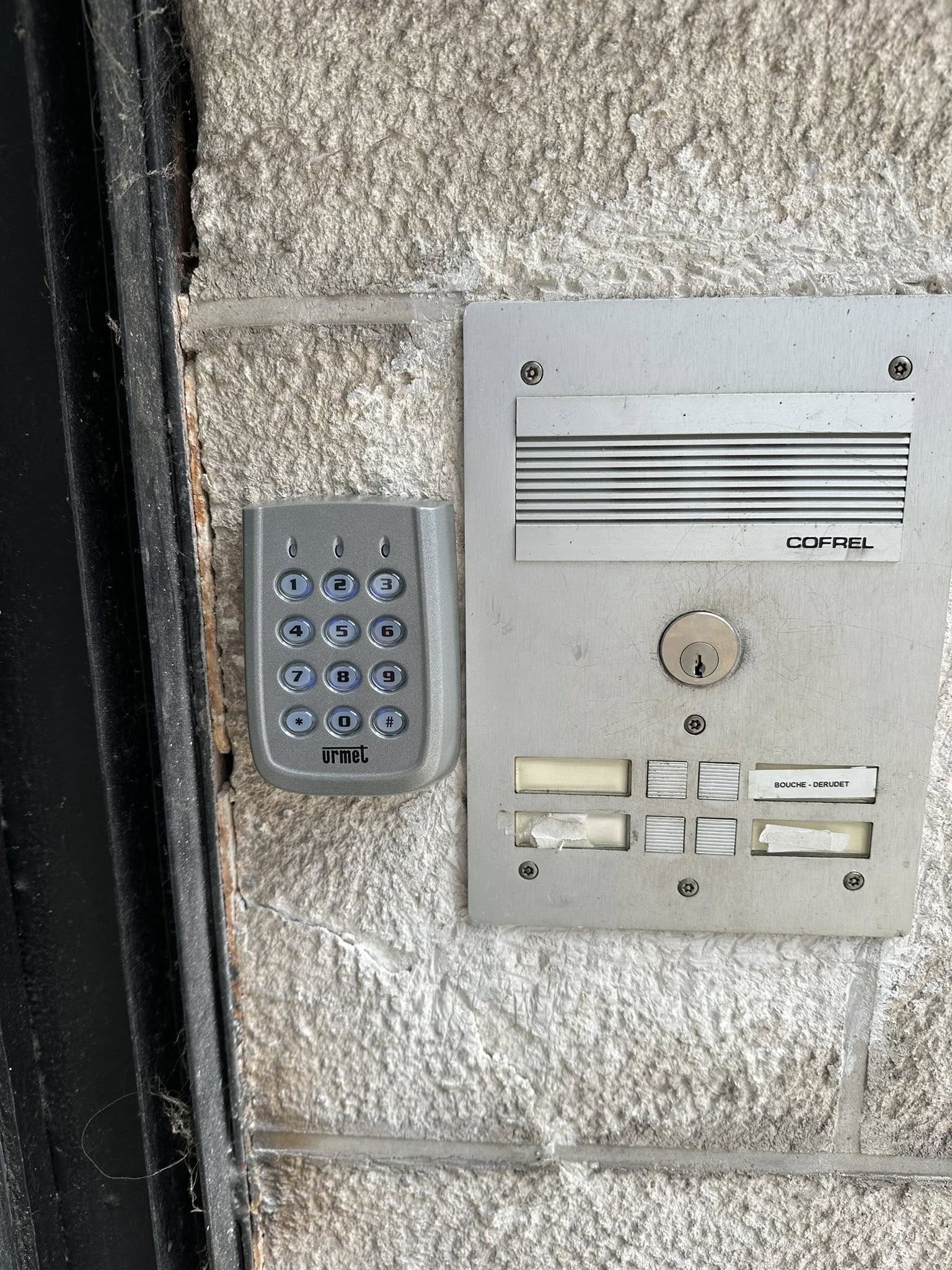 Installation d'un digicode proche de Chatel-Guyon. Installation d'un digicode proche de Chatel-Guyon. par ELECmt Frédéric Apert Électricité Générale en Auvergne Puy de Dôme - Chatel-Guyon - Riom