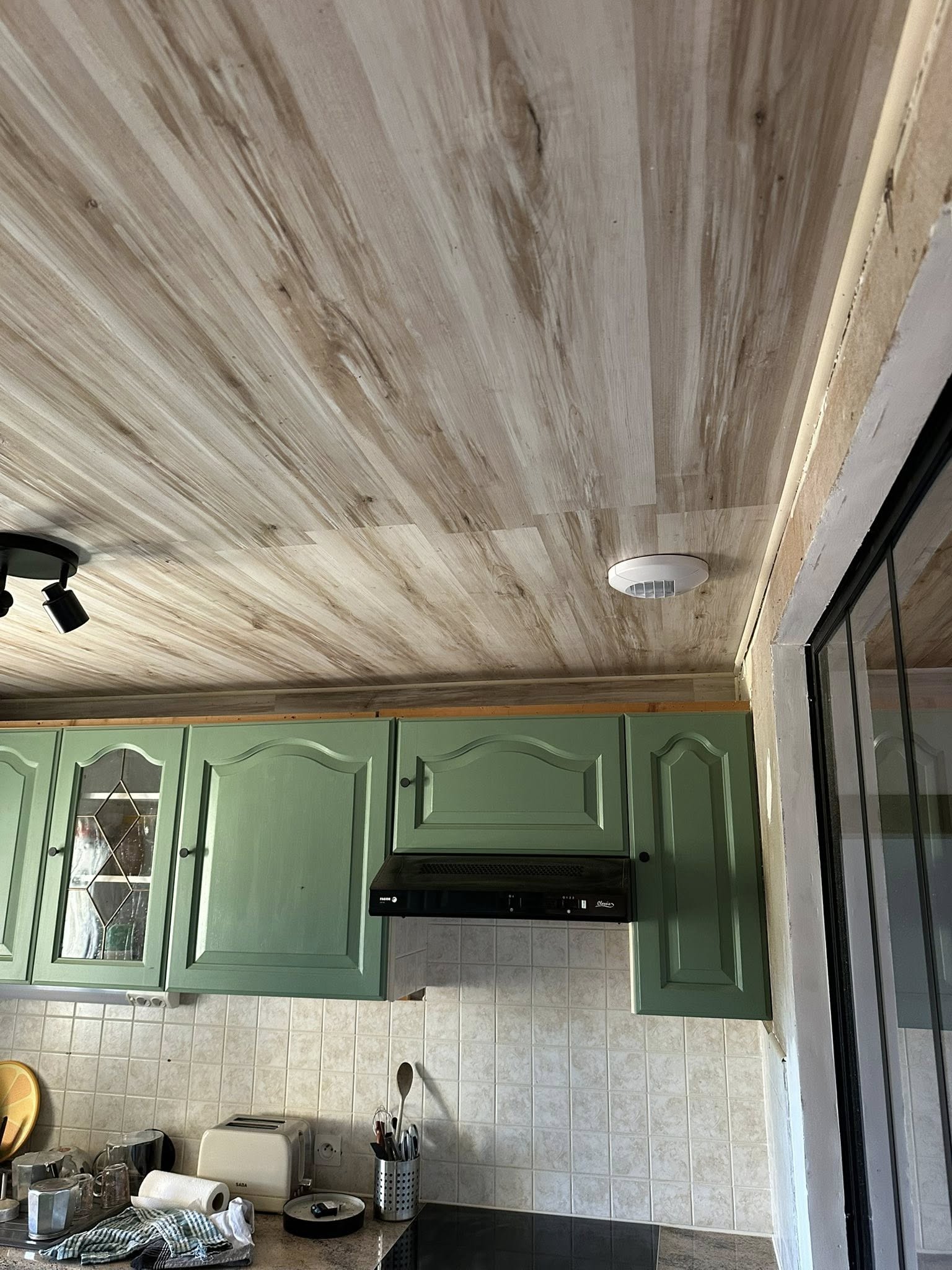 Installation d’une VMC hygroréglable Octeo avec sortie de toit en toiture proche de Riom. Installation d’une VMC hygroréglable Octeo avec sortie de toit en toiture proche de Riom. par ELECmt Frédéric Apert Électricité Générale en Auvergne Puy de Dôme - Chatel-Guyon - Riom