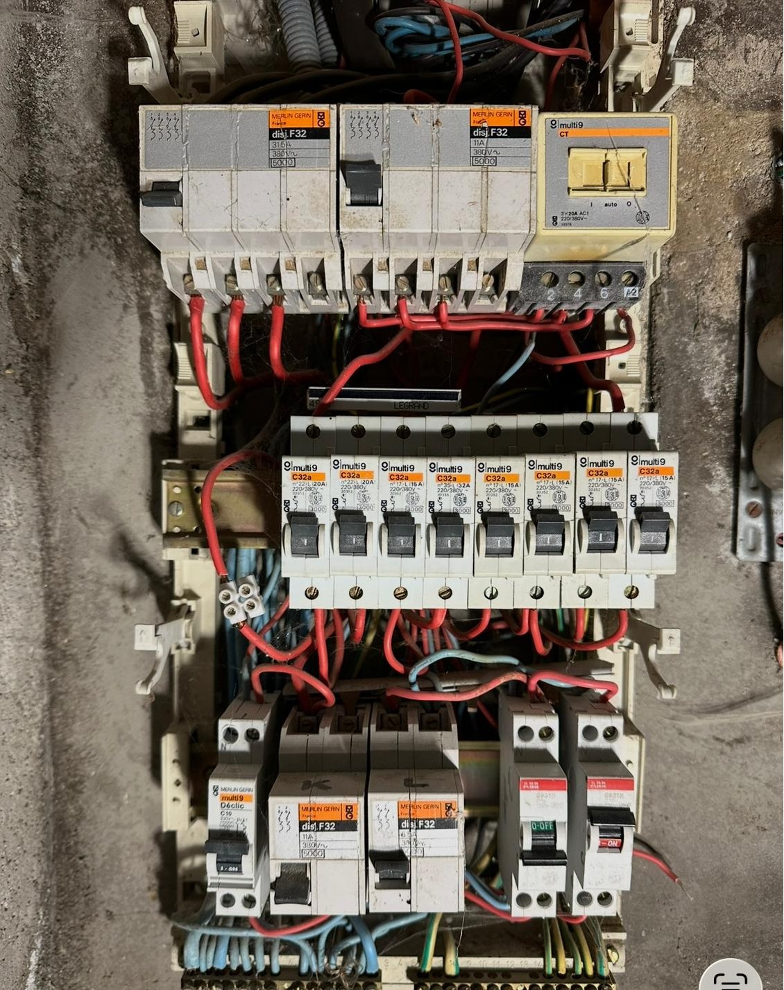 Tableau électrique à Volvic ELECmt - Frédéric Apert
